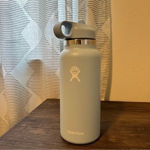 HYDROFLASK — 32oz in Frost (Discontinued Colorway)